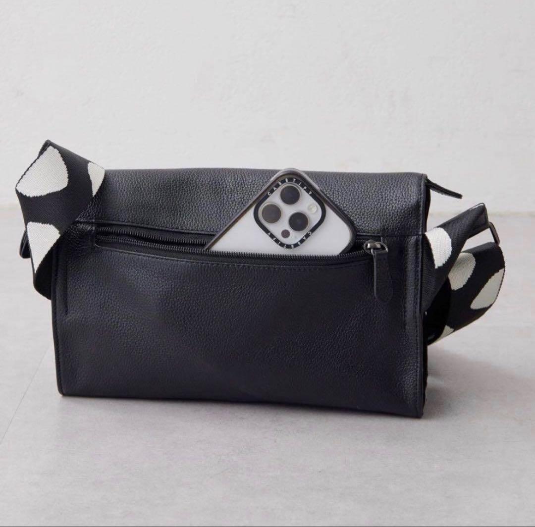 【美品】イアパピヨネ 柄ワイドテープショルダーバッグ　ダルメシアン ボディバッグ