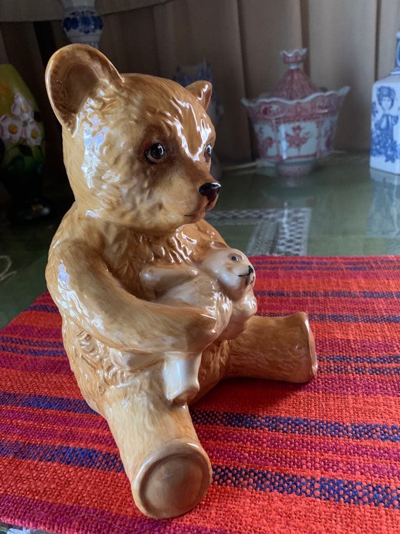 イギリスアンティーク　クマさんがクマちゃんを抱っこしてるレアな陶器のテディベア！