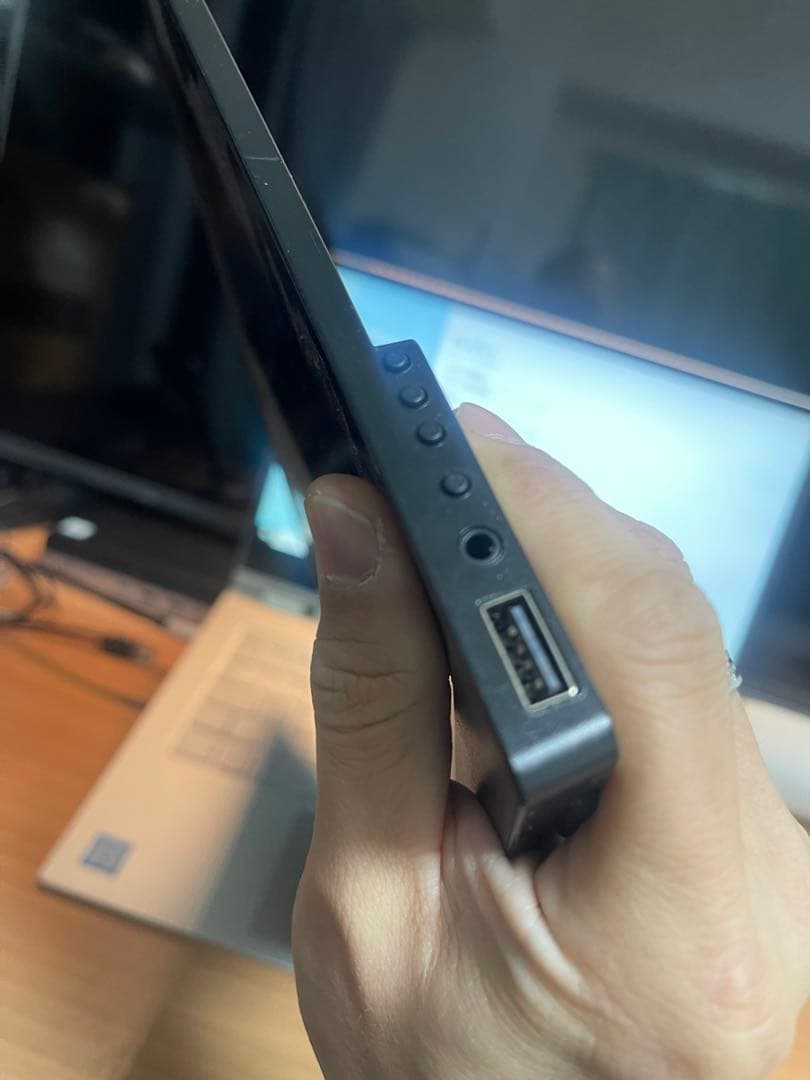 15.6インチ　4k モバイルモニター