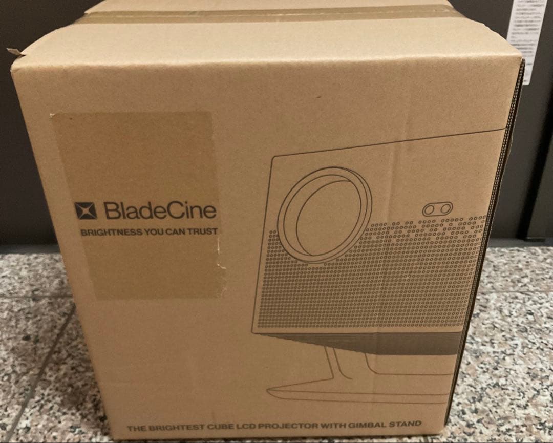 Bladecine Cube 600 プロジェクター 600ISO ルーメン