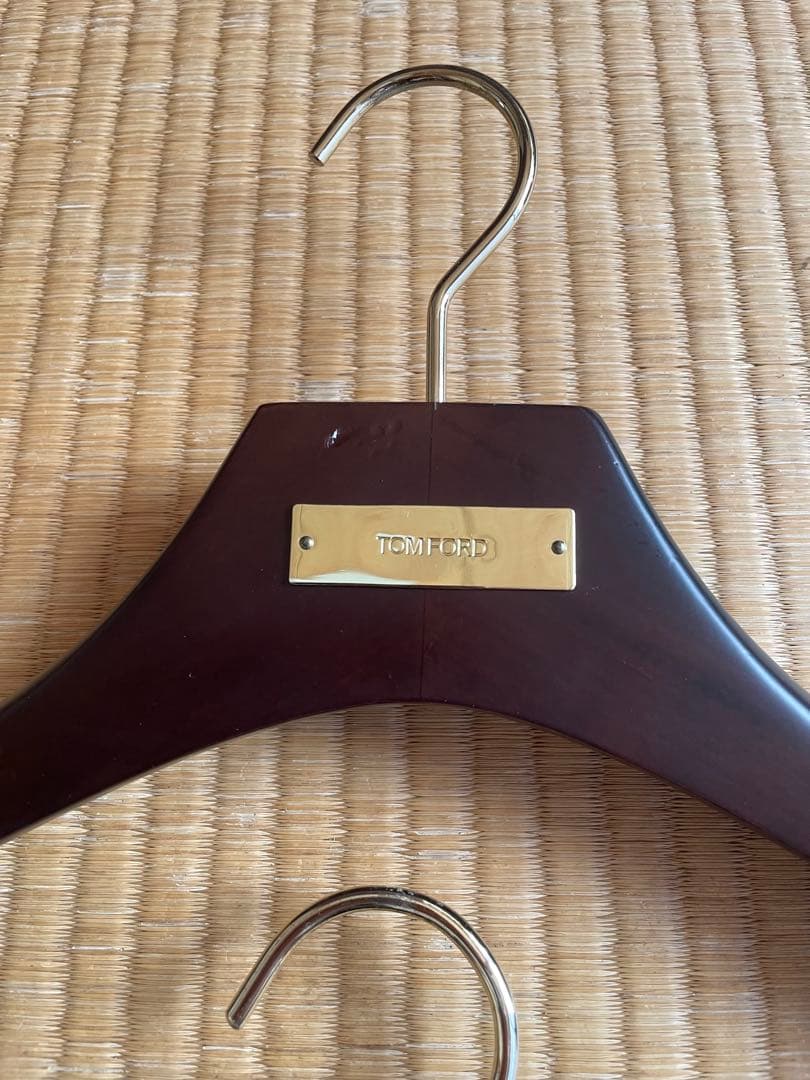 TOM FORD 木製ハンガー 3本セット