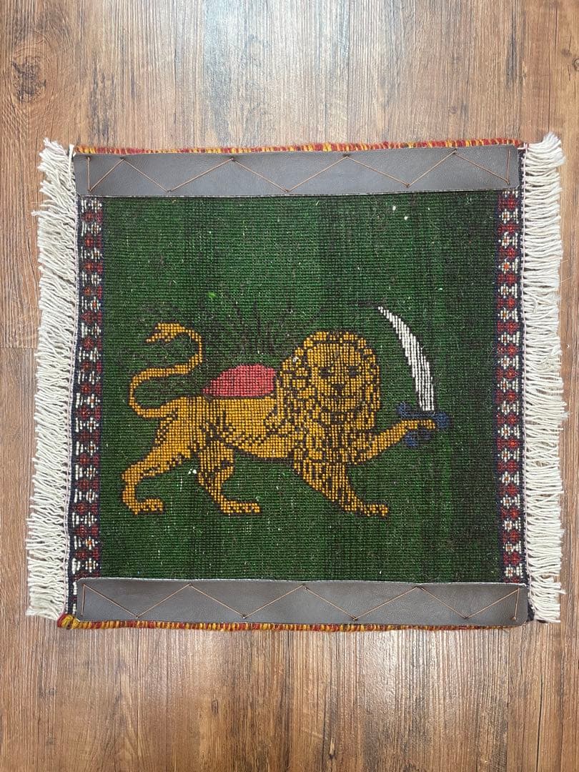 新品　ペルシャ絨毯　手織り　ヤラメ産　ライオン　緑色