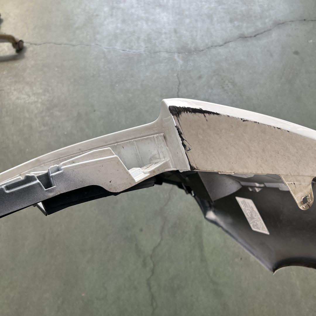 80ヴォクシー　フロントバンパー