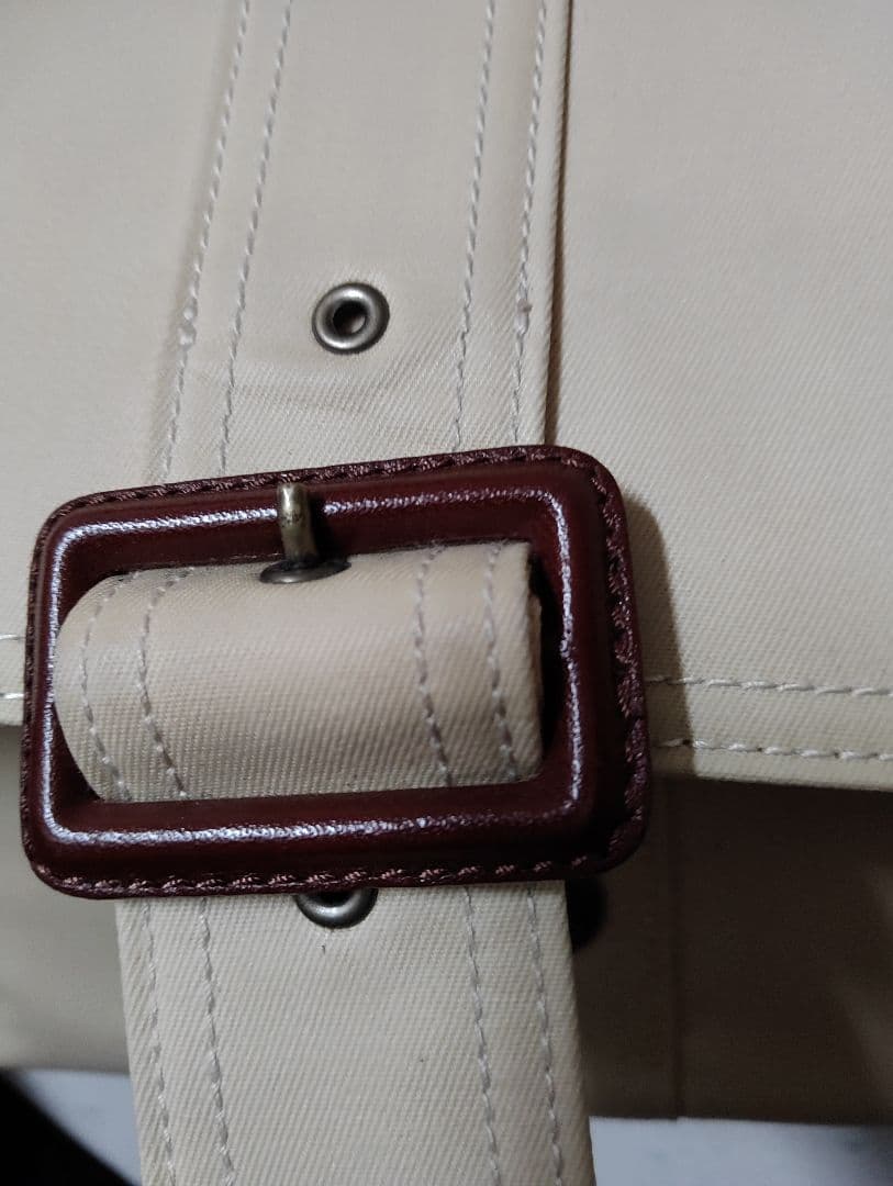 ルイ　セール！BURBERRY アイボリー ショルダーバッグ