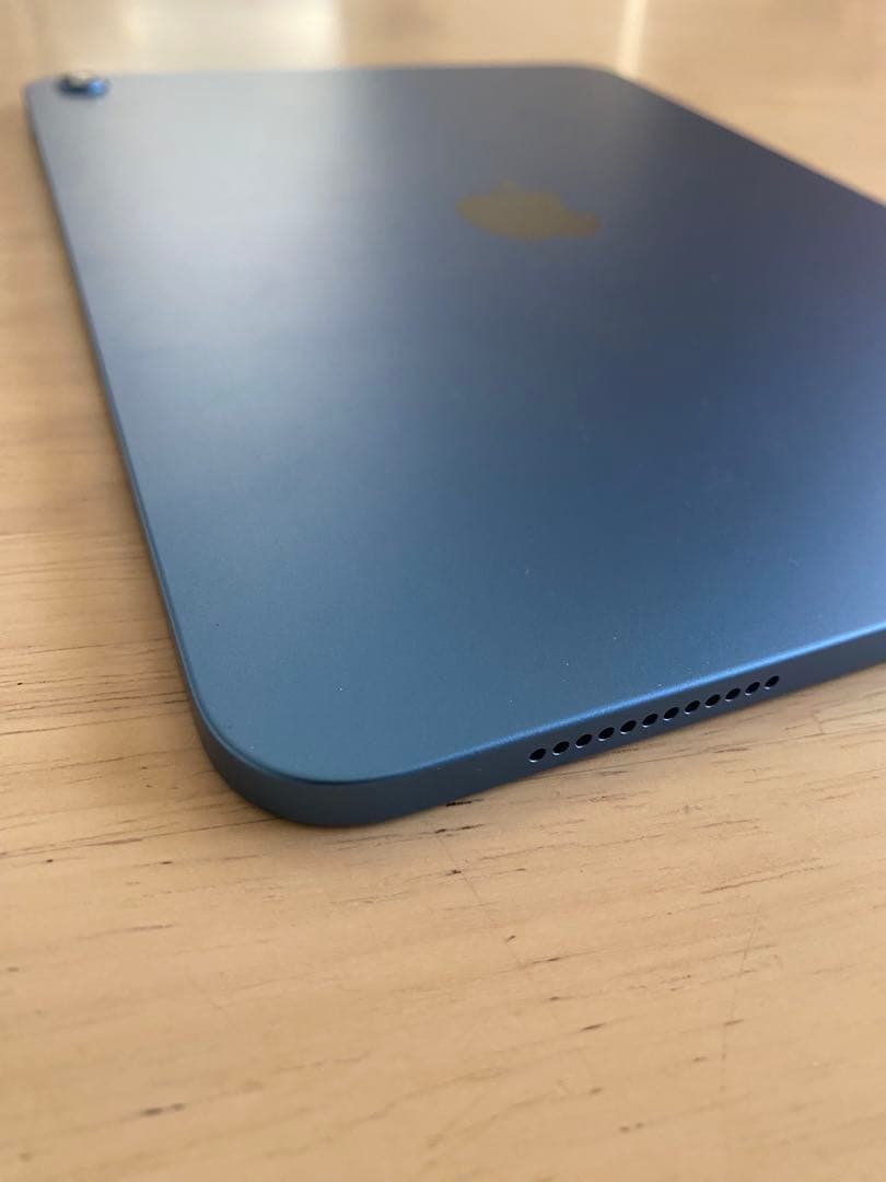 新品同様　iPad （A16） 第11世代　ブルー　 ケース、保護フィルム付き