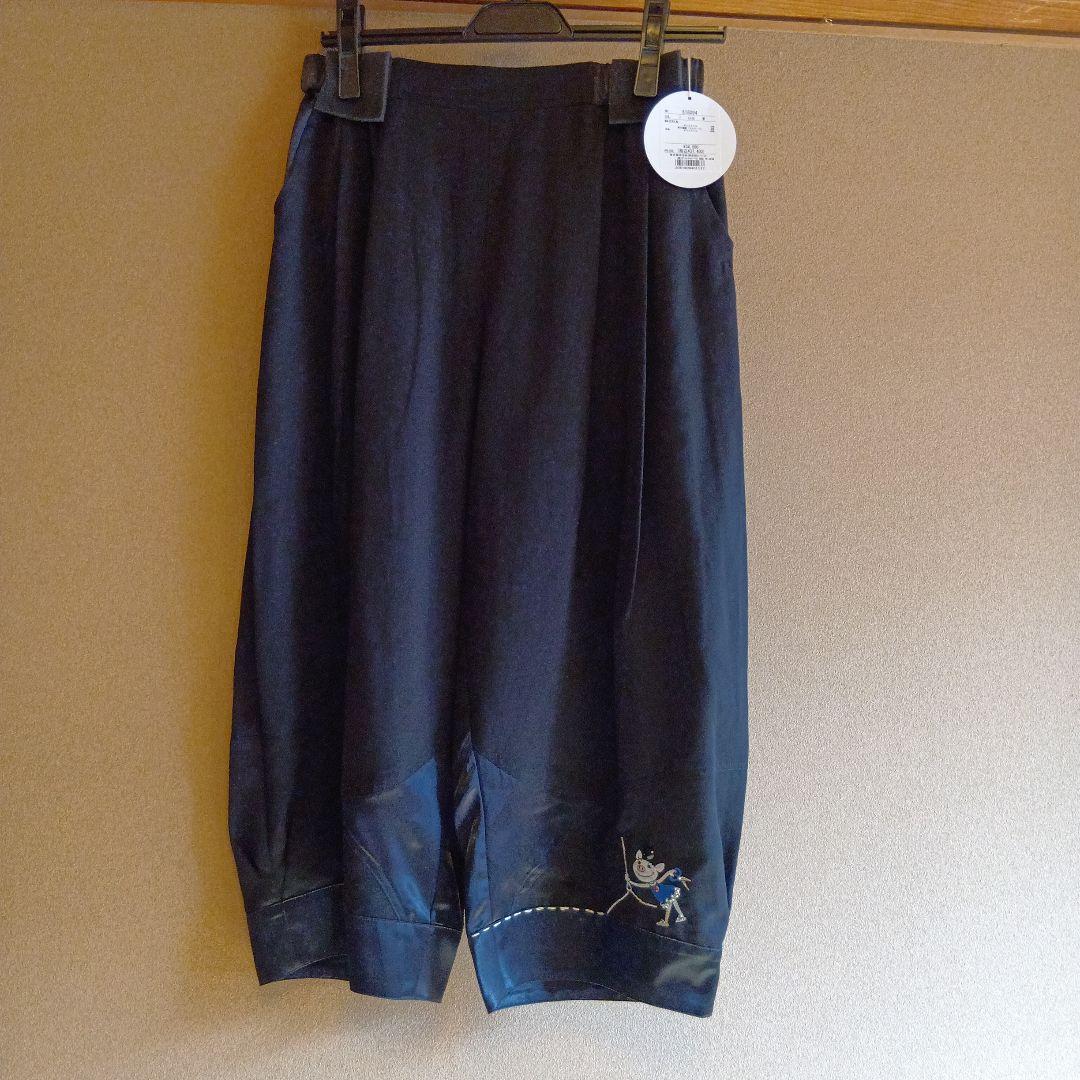 アルベロベロ黒パンツ 豚の刺繍付き 新品未使用タグ付き