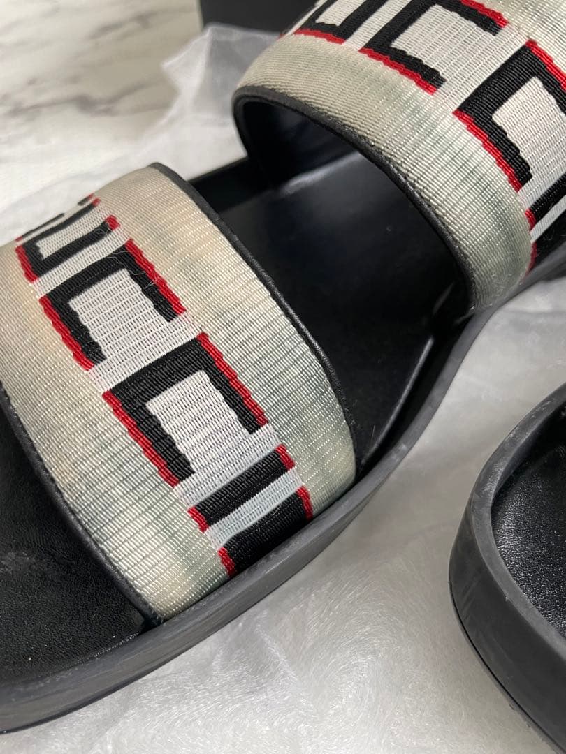 GUCCI メンズ　ストライプサンダル　ロゴ