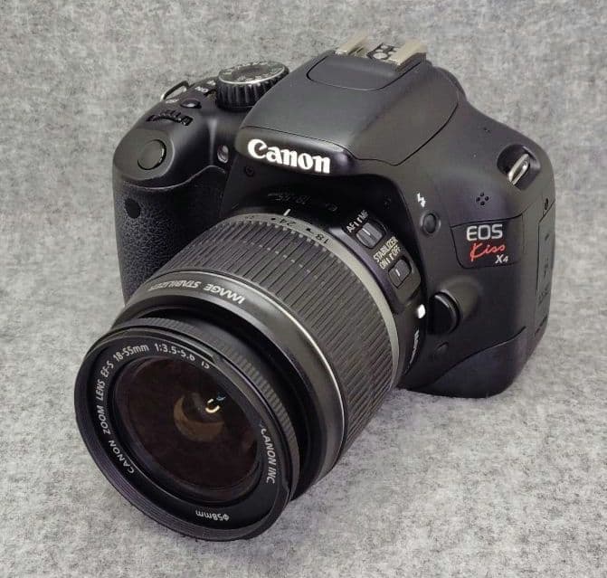 Canon 　EOS Kiss X4　　標準ズームレンズ付き