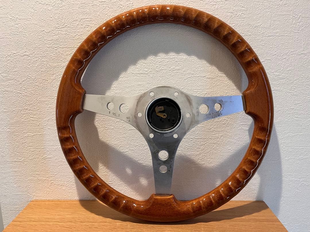 momo ウッドステアリングホイール 36cm