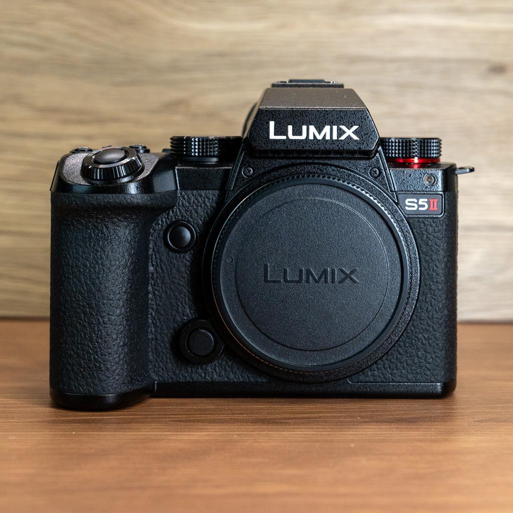 LUMIX S5 II フルサイズミラーレスカメラ 本体と付属品
