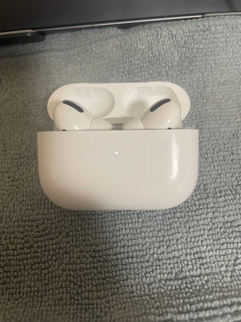 な*し様 AirPods Pro1本体 充電ケース付き