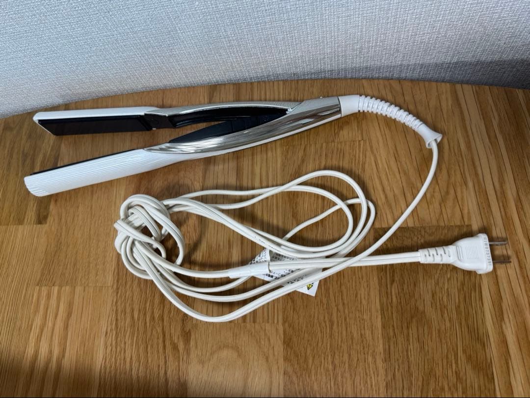 リファ　ストレートアイロン　RE-AC02A-RIW