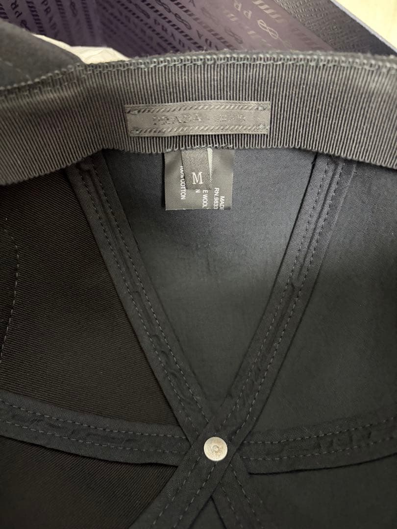 首*旭様 PRADA ブラックキャップ ウール素材