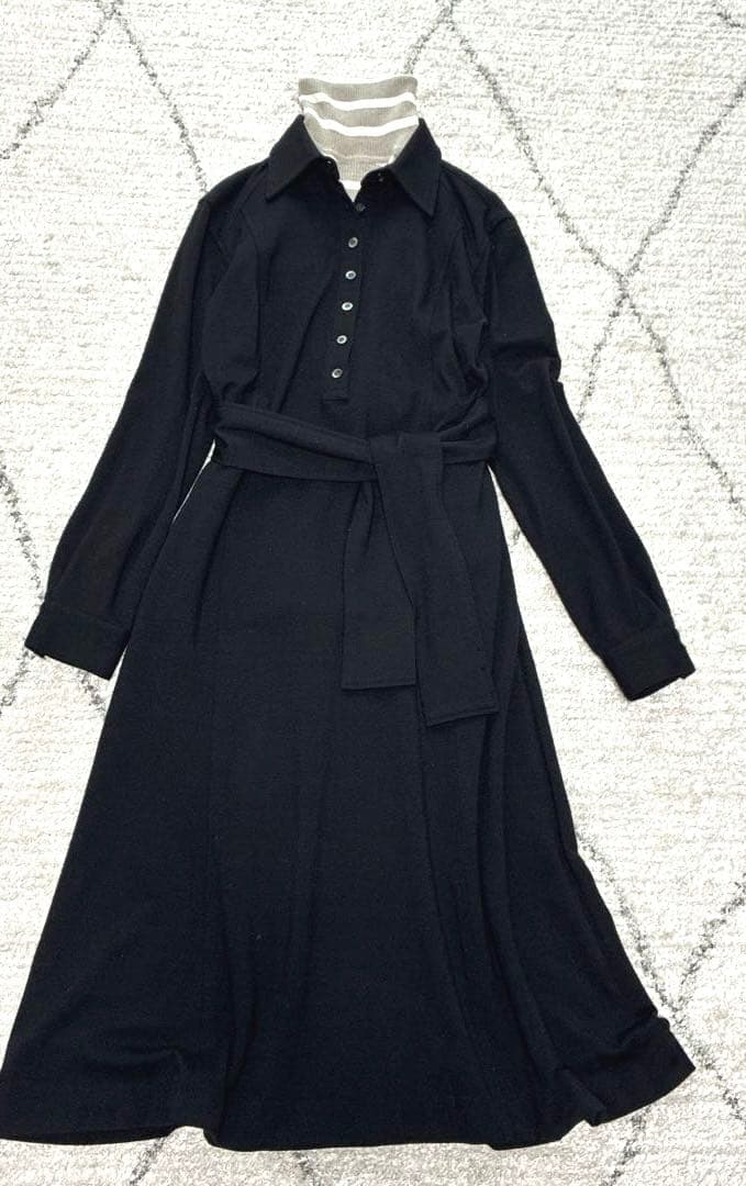 DAMA collection 長袖襟付き　ウールワンピース　黒