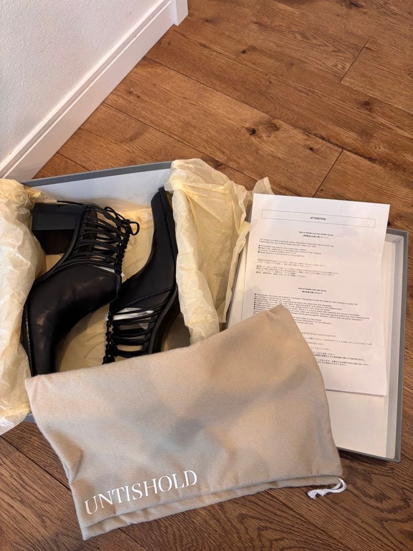 untishold klara ブラック 37