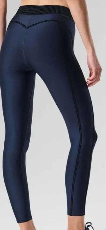 ネイビーカラー