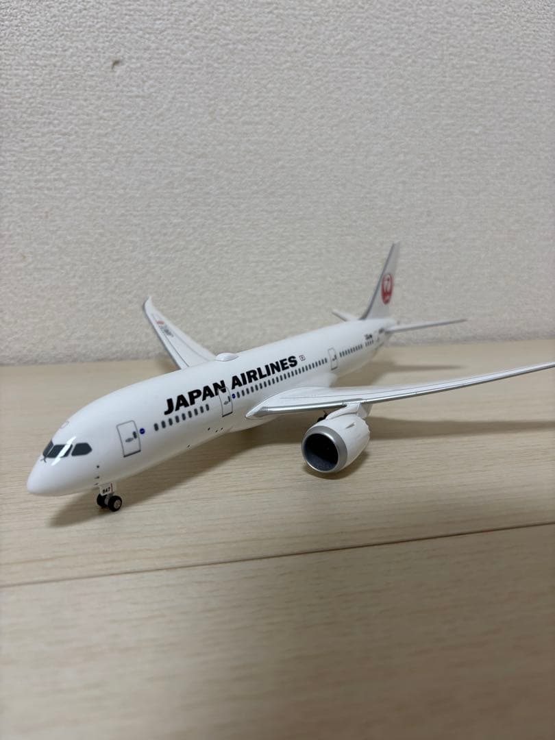 JAL 日本航空 Boeing 787-8 1/200 スタンド付き飛行機模型