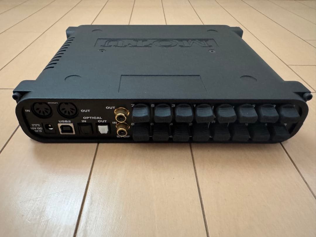 MOTU UltraLite mk4　USBオーディオインターフェイス