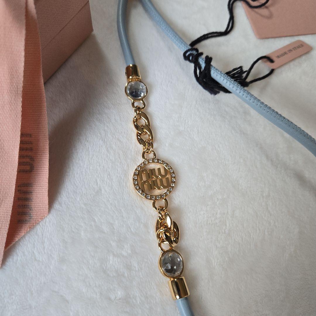 miu miu スマホストラップ 水色