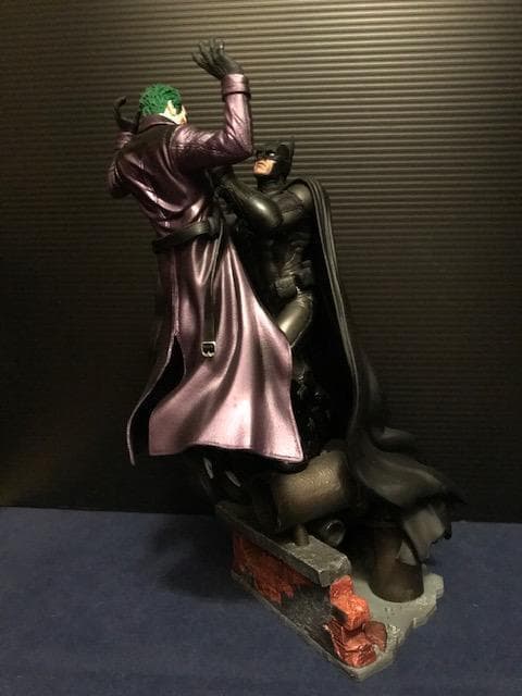 『バットマン：アーカム・ビギンズ』バットマン vs ジョーカー スタチュー