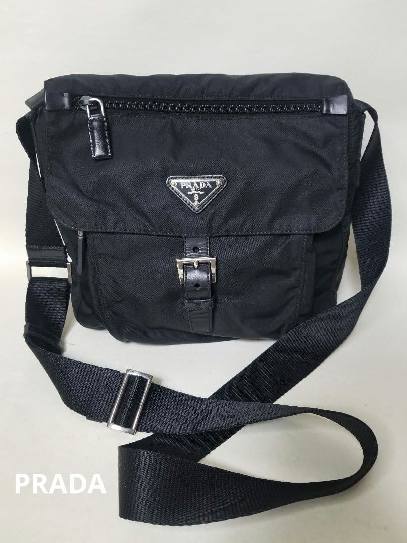PRADA ブラック ショルダーバッグ 三角プレート 斜め掛け ナイロン