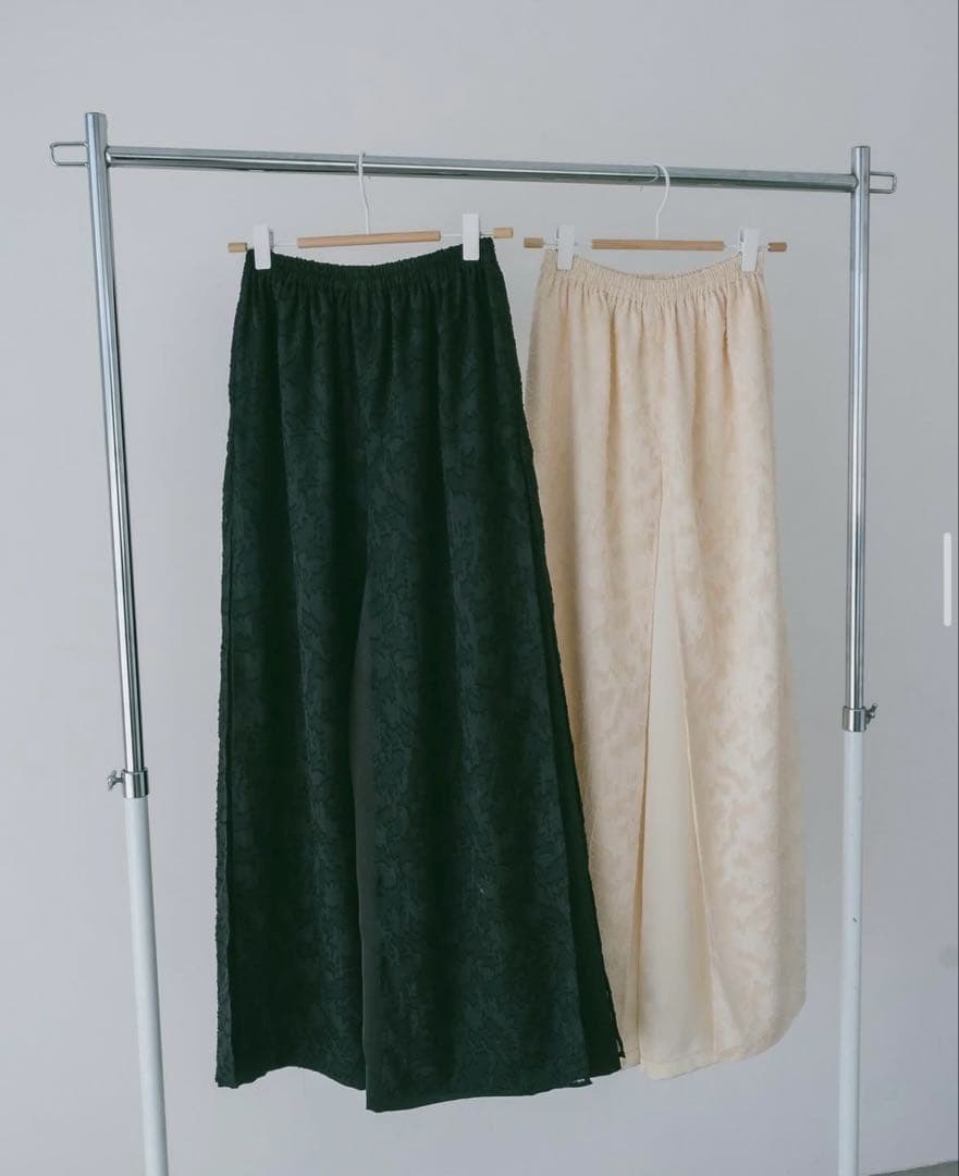はな:MARTE Fluffy Pants &saharaフラットシューズ