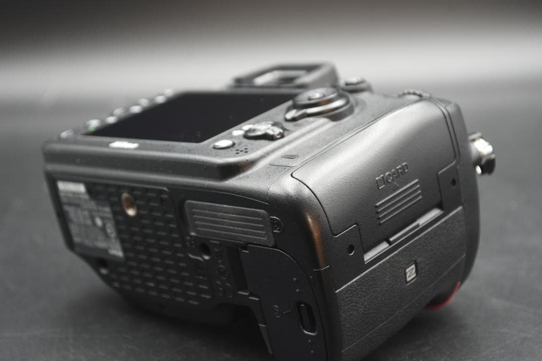 Nikon ニコン D7200 デジタル一眼レフカメラ