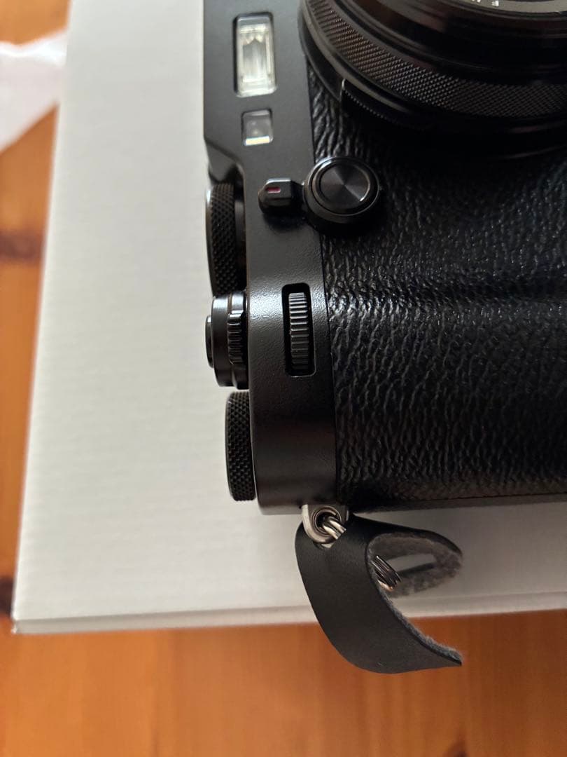 ⭐︎極上品1100ショット　富士フイルム　fujifilm X100f おまけ付き