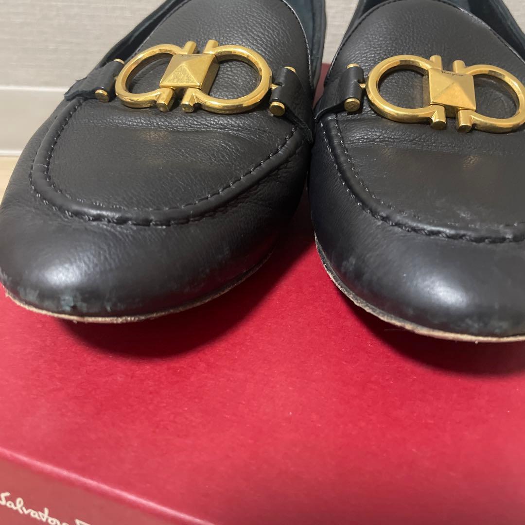 フェラガモ ブラックレザー ローファー ガンチーニ９Ｄ