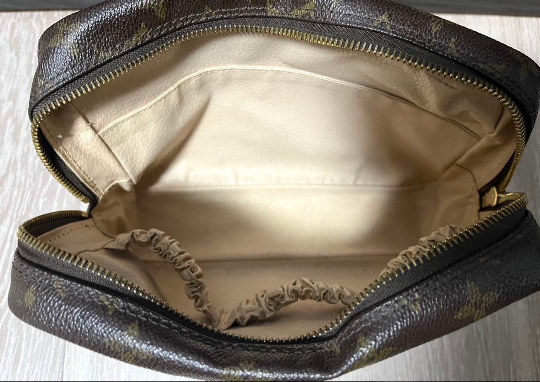 美品 LOUIS VUITTON ルイヴィトン トゥルーストワレット23 ポーチ