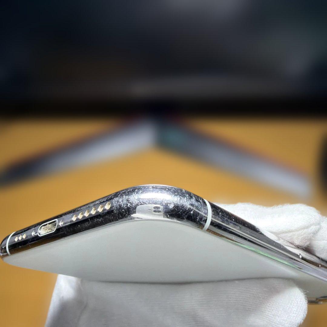 iPhone11 pro シルバー　256GB SIMロック解除手続き済み