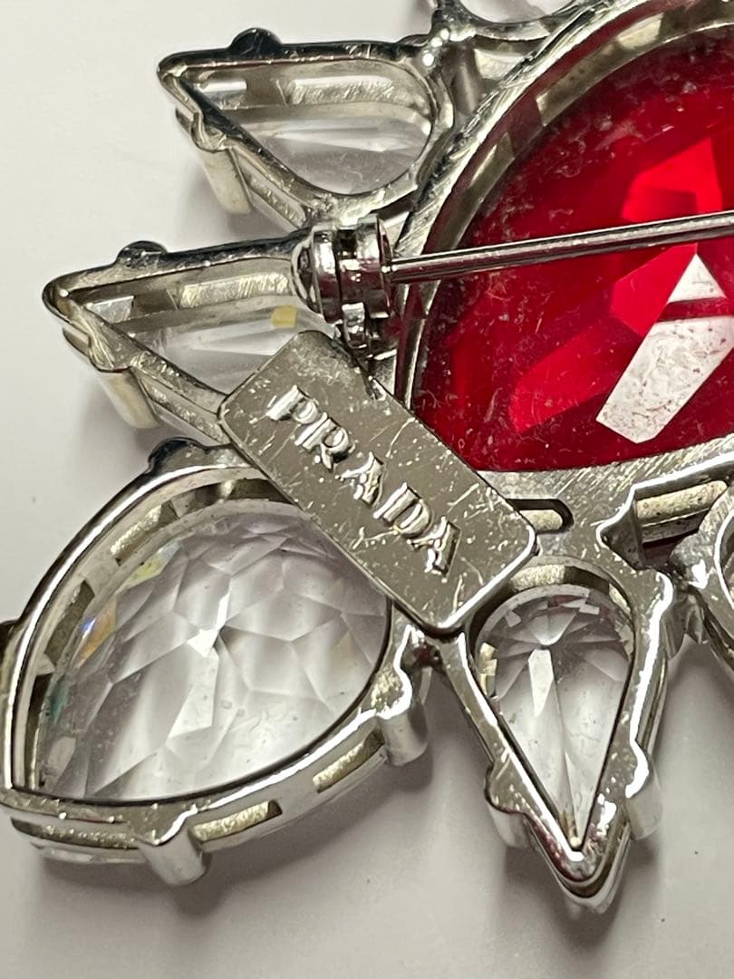 PRADAプラダ　ブローチ　❤︎