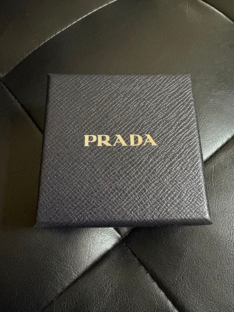 PRADA PORTACHIAVI SMALTO キーリング メタル プラダ