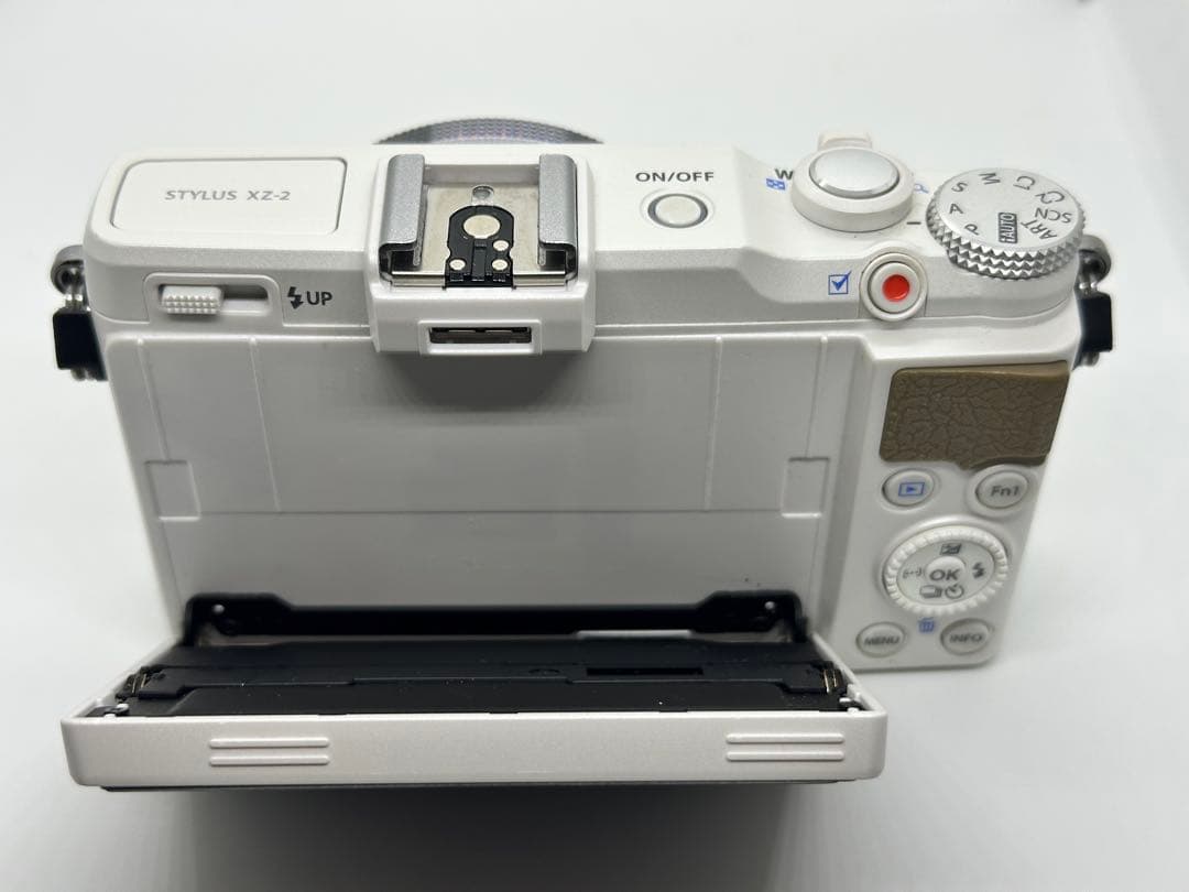 OLYMPUS STYLUS XZ-2ホワイト デジカメ