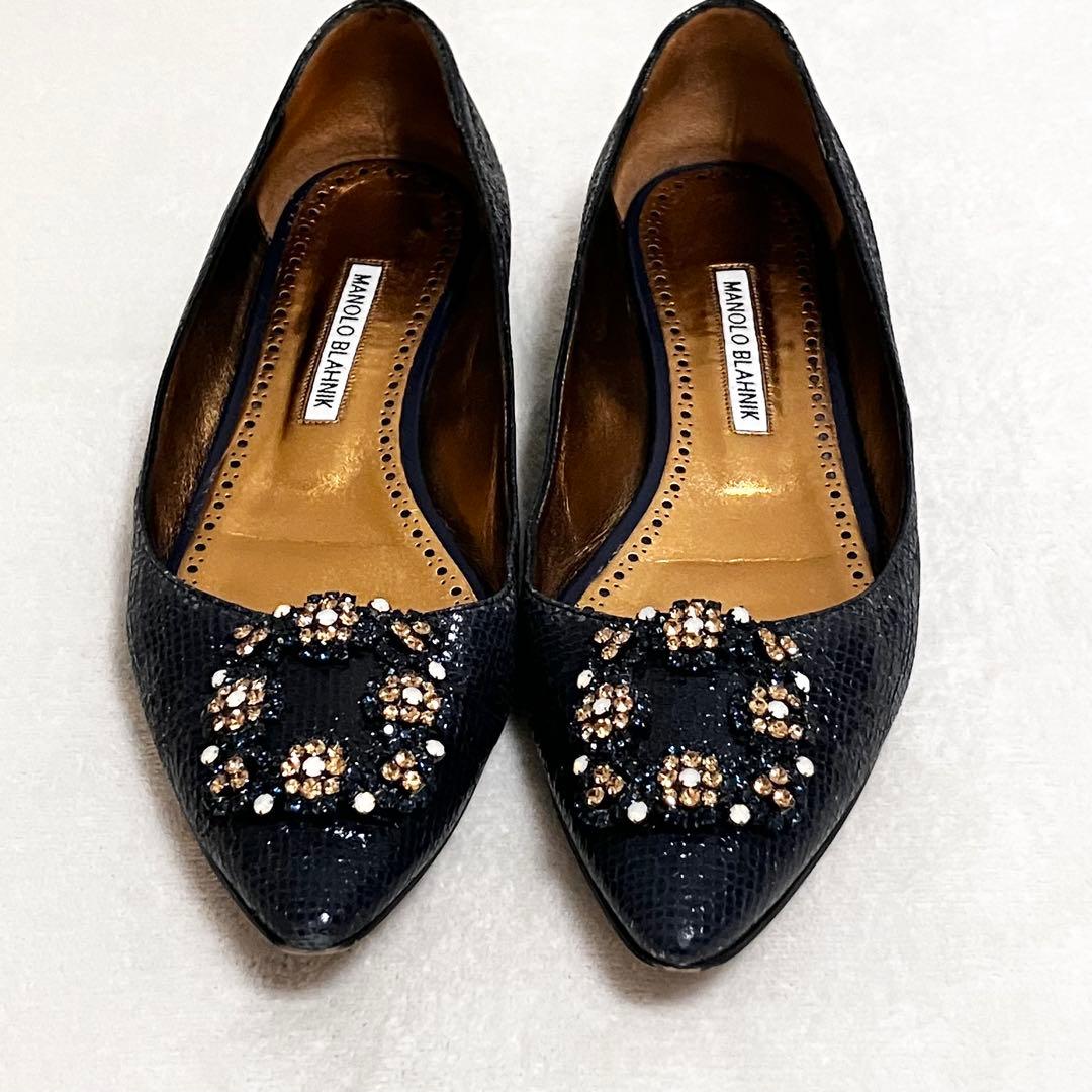 ★美品★マノロブラニク　パンプス　ハンギシ　ビジュー　ネイビー　38 フラット