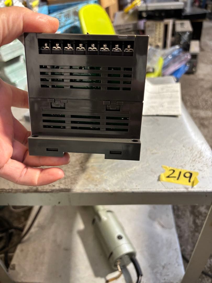 富士電機プログラマブルコントローラ NV1E-084。新品同様未使用。動作未確認