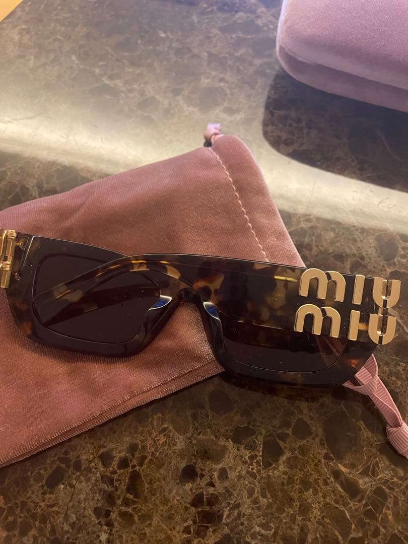 （新品正規品）miu miu ブラウン サングラス ケース付き