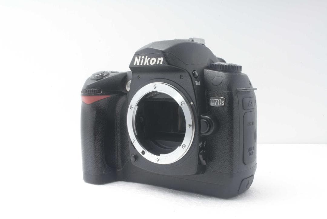 ❤️新品級Nikon D70s 一眼レフ ❤️ 望遠＆標準レンズ付き ❤️