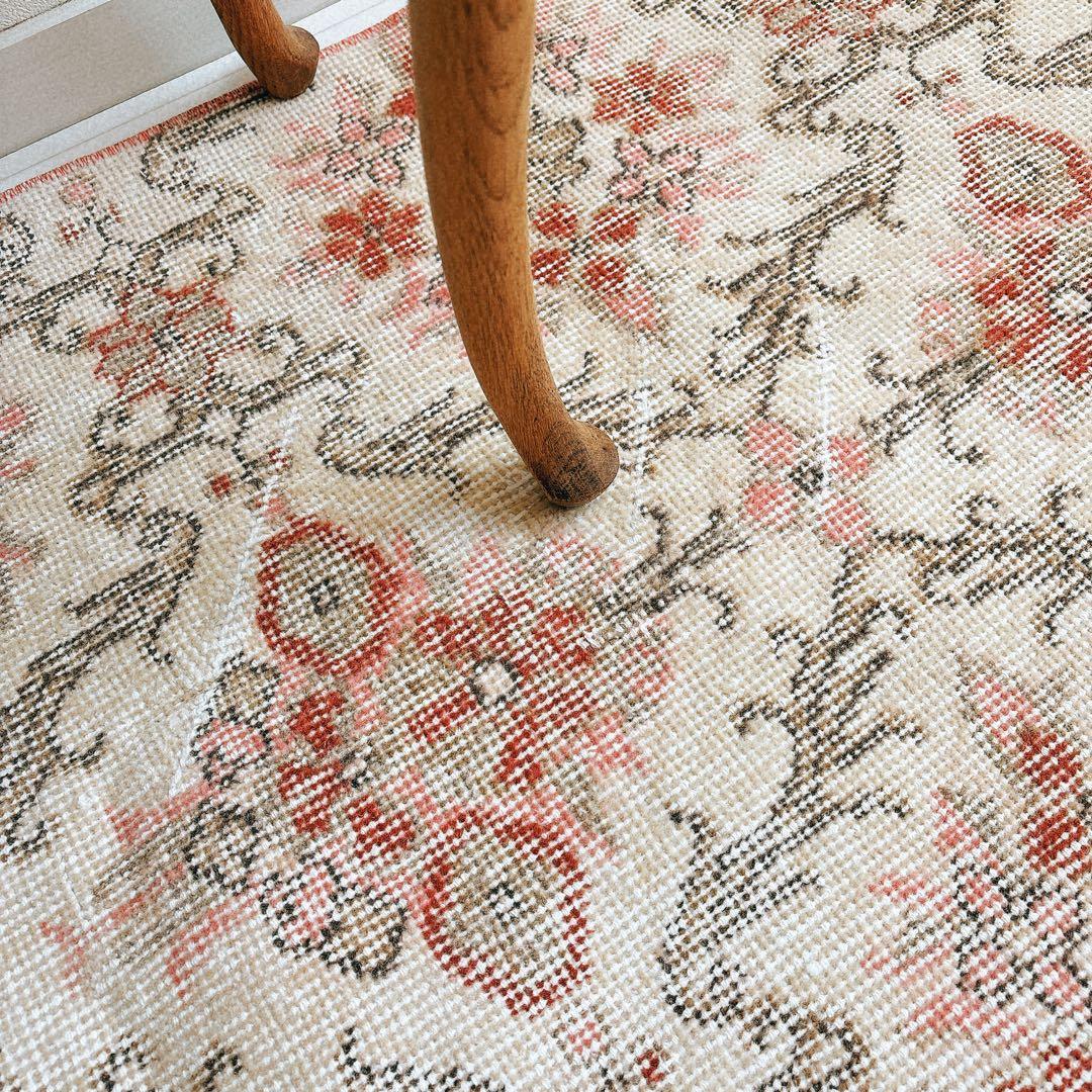 トルコ　ヴィンテージラグ　ピンク　クラシカルフラワー