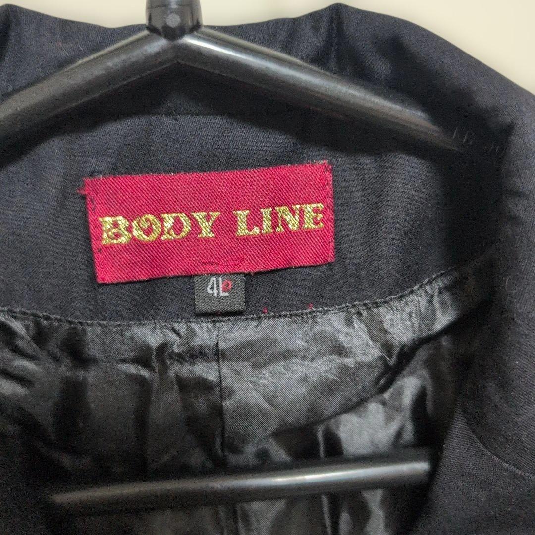 ボディライン　ゴシック　３連チェーン付き　燕尾　ジャケット　黒