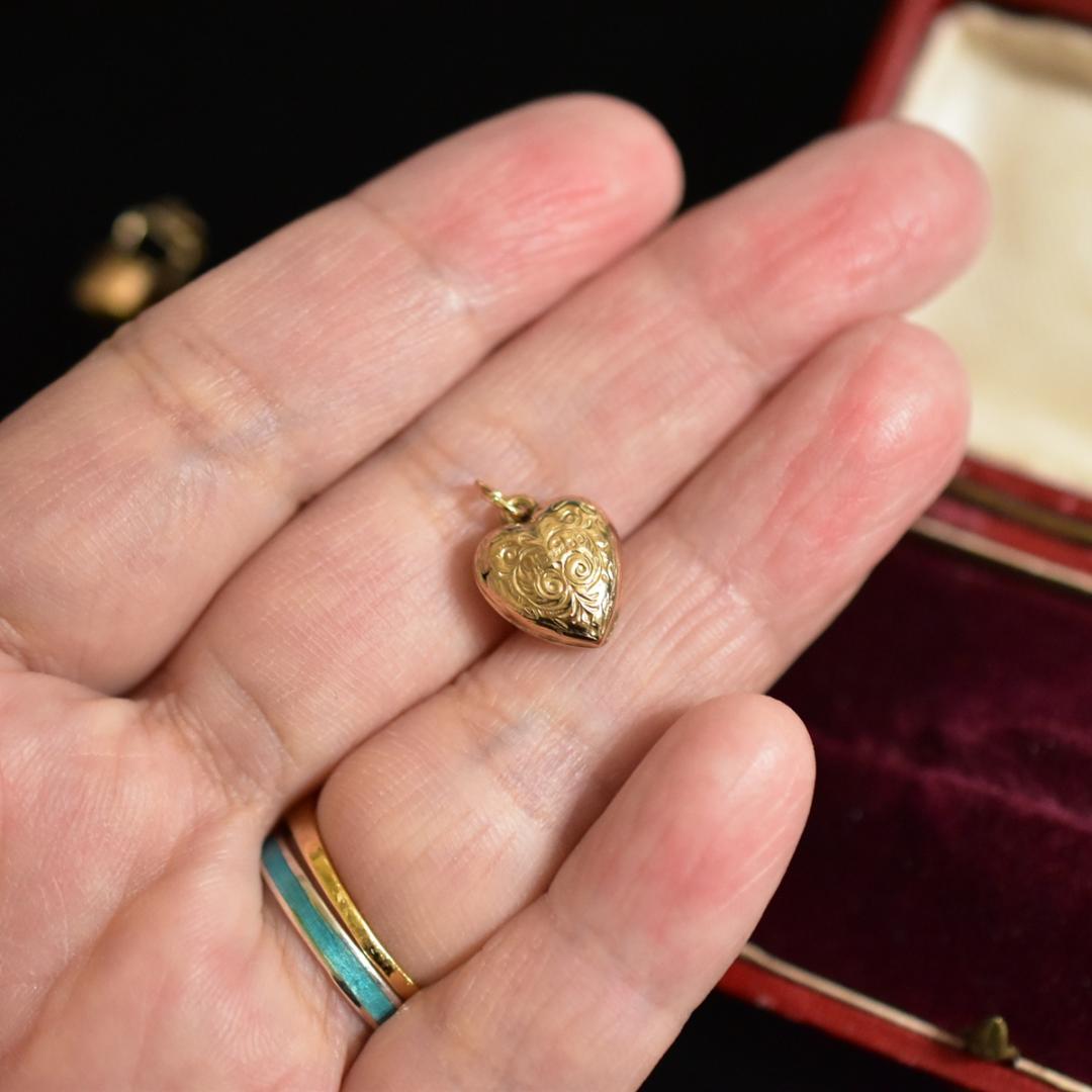 Debug Eqpt (デバッグ) ハートのK9チャーム 9金 ゴールド