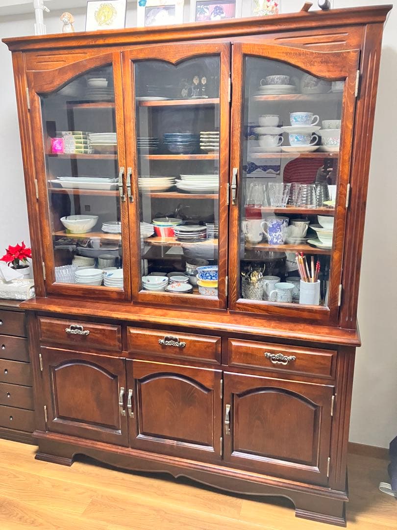 アンティーク調木製食器棚 ガラス扉付き
