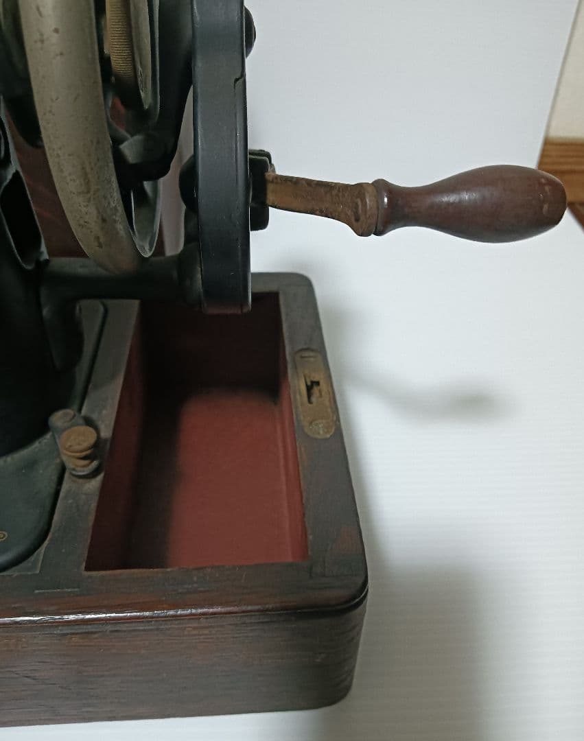 m*k様 アンティーク　SINGER 　手回しミシン　 　木製ケース付き