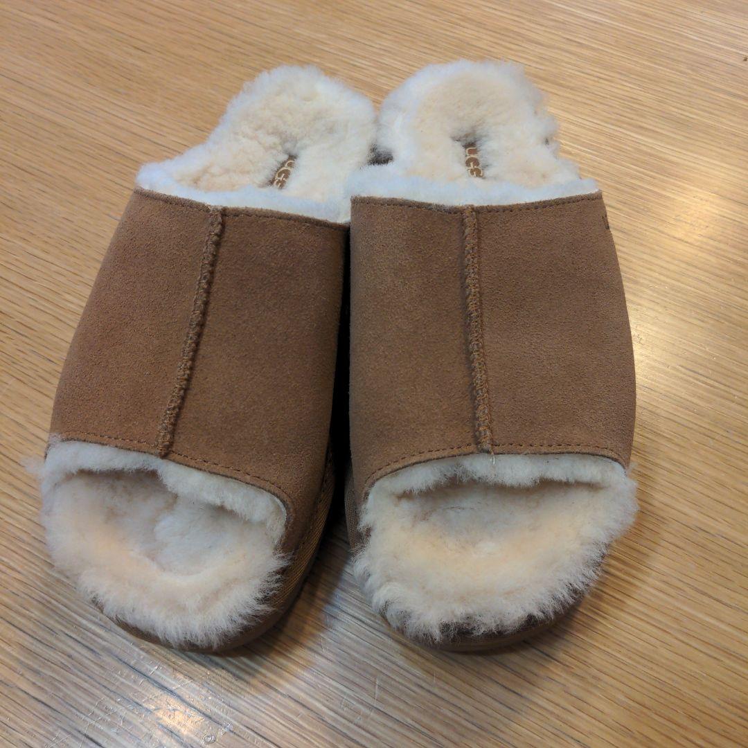 (極美品)UGG アグ ファーサンダル スリッポン もこもこ 24㎝