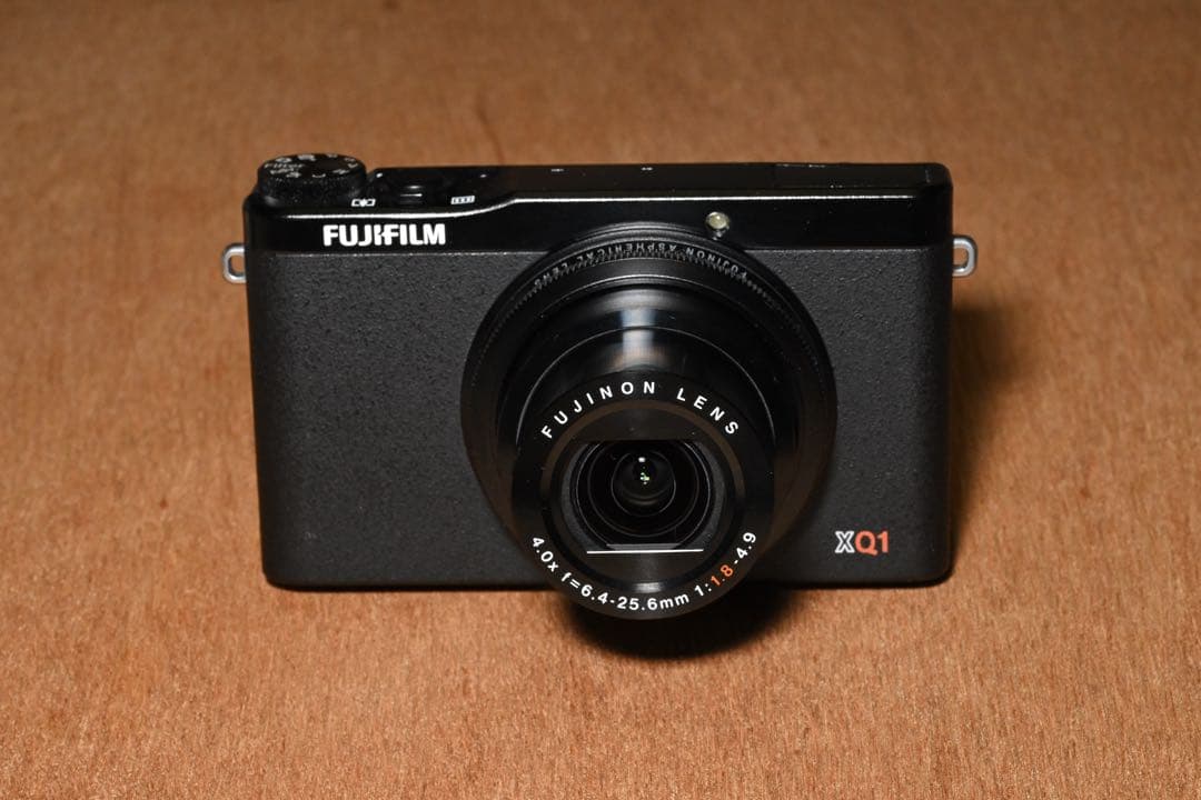 美品 FUJIFILM XQ1 コンパクトデジタルカメラ
