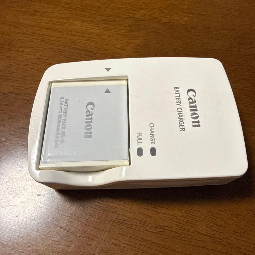 IXY 251Sコンパクトデジタルカメラ シルバー　バッテリーチャージャー付き