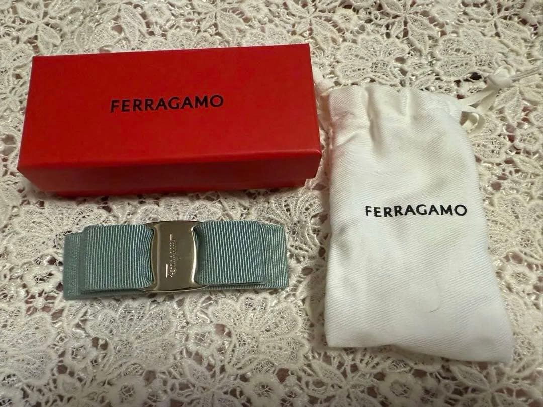 Ferragamo グリーン　バレッタ　リボン　フェラガモ