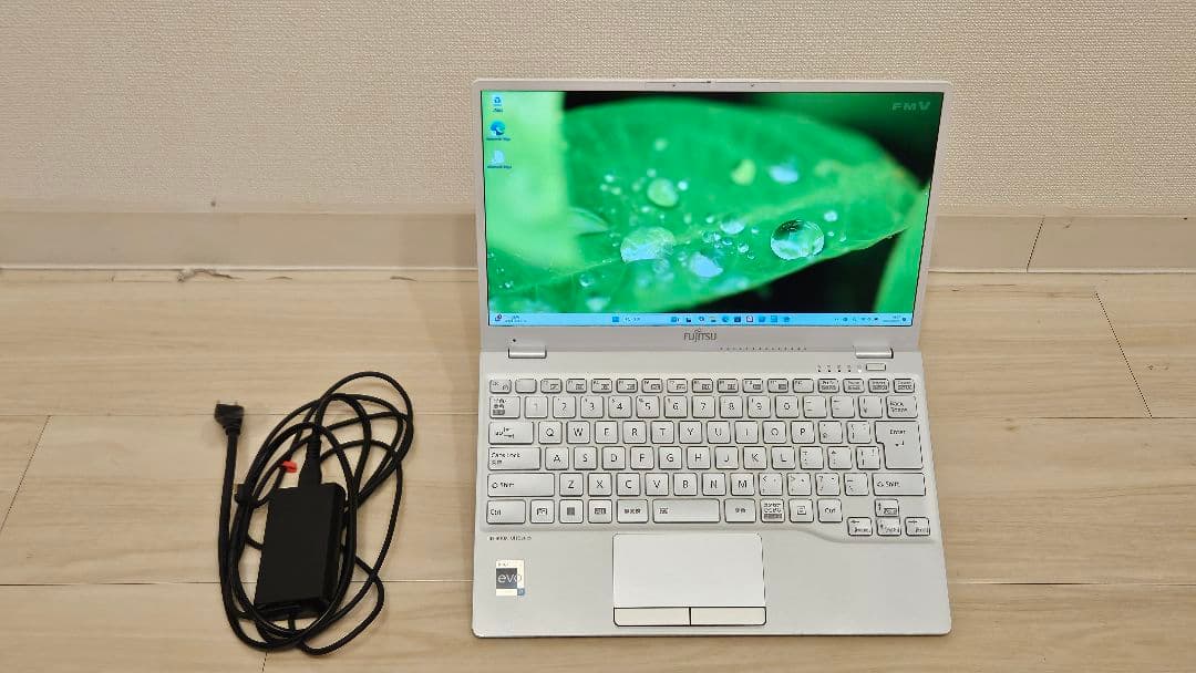 LiFEBOOK UH Series UH90/G2 MOFTスタンド付き