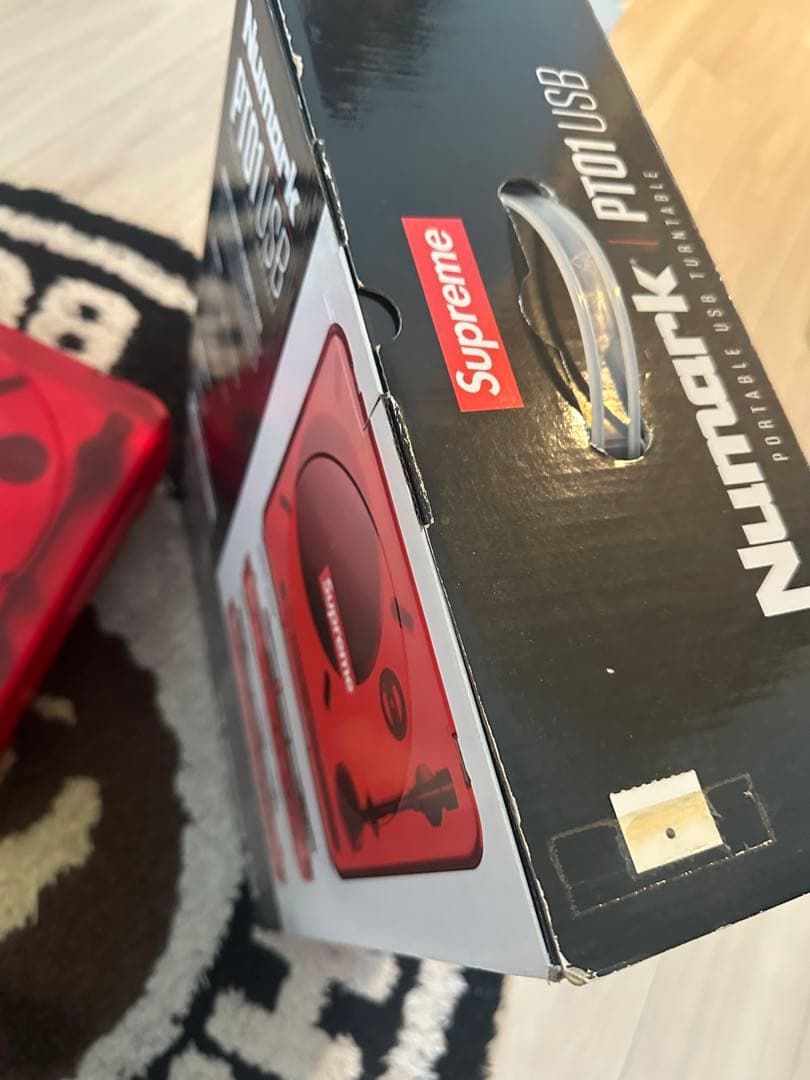 DJ機材 Supreme Numark PT01 Portable Turntable