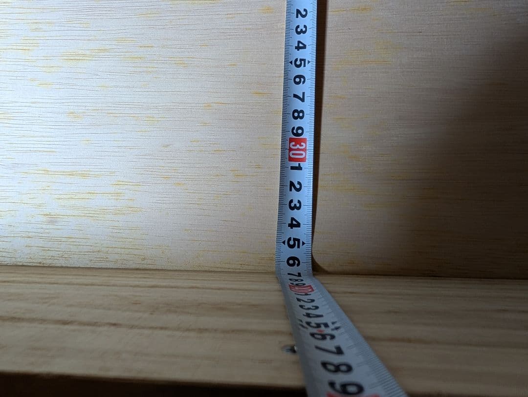 ナチュラルウッドの高いチェスト